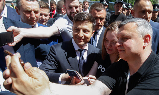 Зеленський привітав українців з днем писемності та мови: "Намагалися вбити, але..."