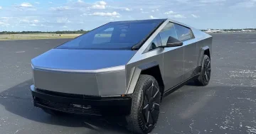 Tesla Cybertruck на вулиці Львова