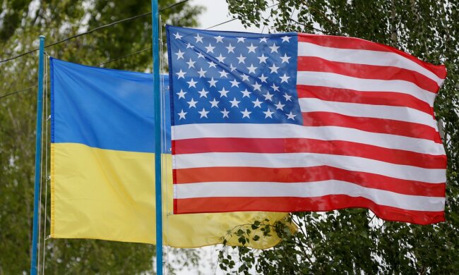 Навіть Трамп підтримав День державного прапору України: синьо-жовтий стяг розгорнули над США