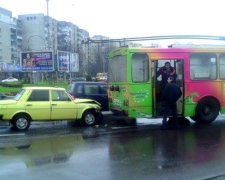 У Львові "Волга" в’їхала у тролейбус