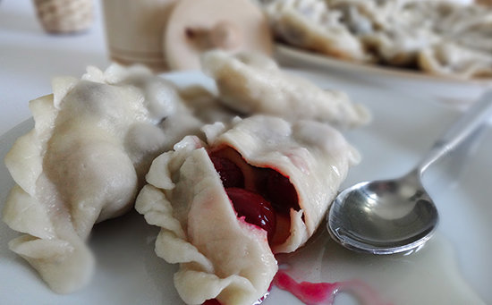 Рецепт соковитих вареників з вишнями: смачніше, ніж у Полтаві