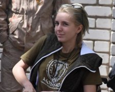 Українці побачили фільм про легендарну волонтерку АТО