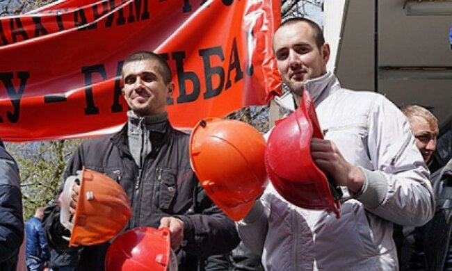 Донецькі шахтарі заблокували Адміністрацію президента