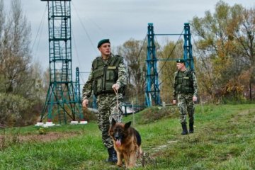Хай помирають: митники не пропустили швидку з ЄС