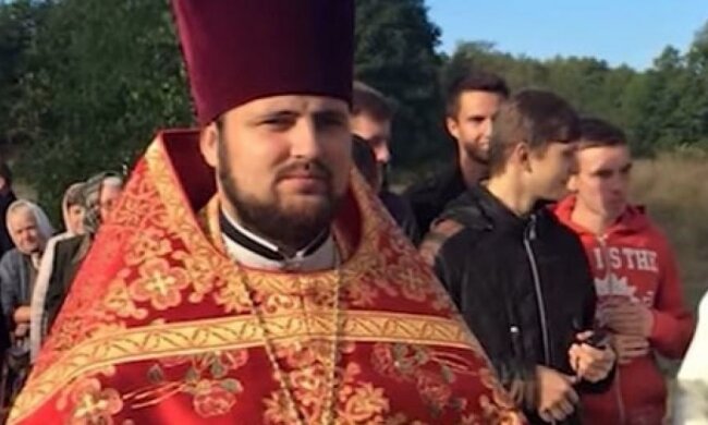 Повії пограбували священика після його смерті