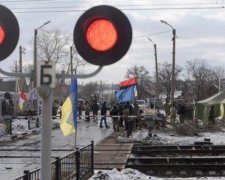Торгівля з ОРДЛО: волонтери засумнівалися в чесності Гройсмана