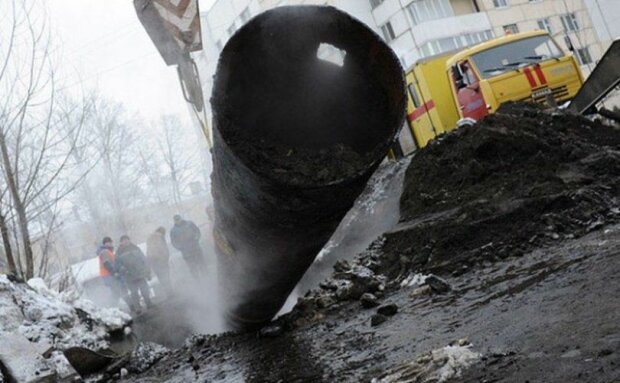 Киев прорвало: вслед за аварией в Ocean Plaza залило кипятком еще одну улицу, кадры коммунального Апокалипсиса