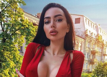 Альона Омович