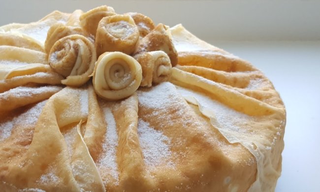 Пальчики оближеш: млинцевий торт з сирним кремом