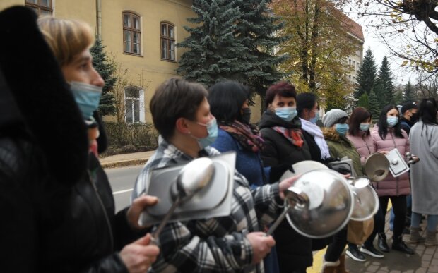 Рестораторы устроили акцию протеста во Франковске, фото: Галка