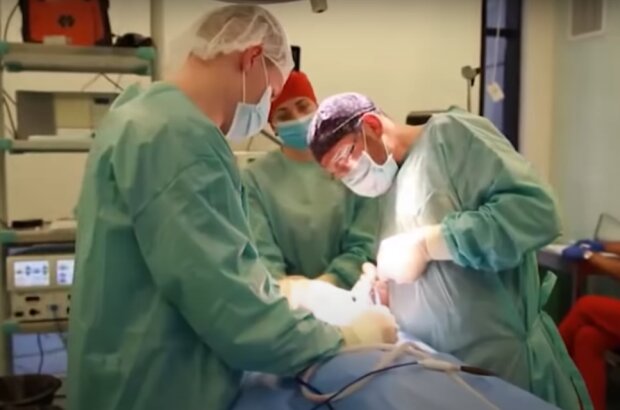 Львовские хирурги "подарили" пенсионерке новое сердце, уникальная операция произвела фурор - впервые в Украине