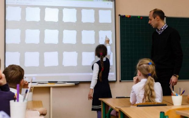 Ничего своего нет: российских школьников наградили "украинскими" грамотами
