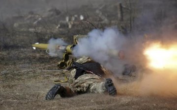 Горячие сутки на передовой: есть погибший и раненые