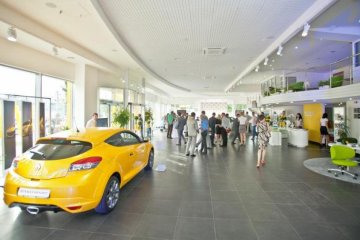 Українці кинулися активно купувати авто