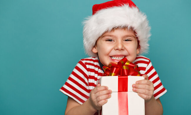 День Андрія привітання, https://www.firestock.ru/malchik-s-podarkom-boy-with-a-gift/