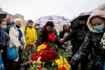 Украинцы отправили в последний путь ветерана АТО, совершившего акт самосожжения: море цветов и реки слез