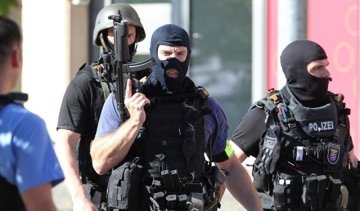 Невідомий розстріляв людей в торговому центрі 
