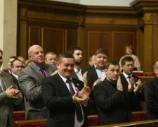 Українські депутати кинулися вітати Гітлера: фото