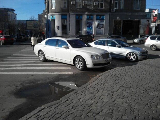 Ніхто нікуди не їде: у Києві провчили нахабного героя парковки, - фото