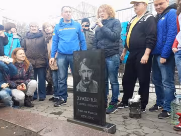 В Киеве установили надгробие Путину