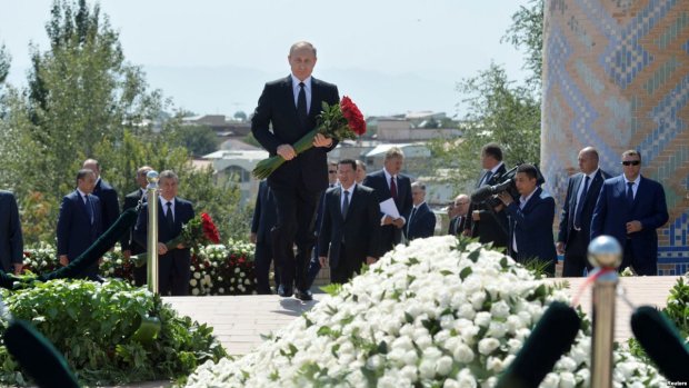 Тепер Путіна поховали в Москві: Росію захоплює нове божевілля