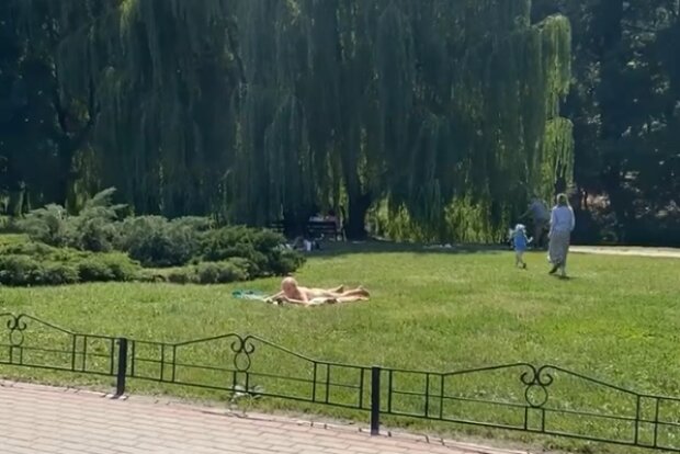 На Теремках была обнаружена "нудистка" скриншот из видео