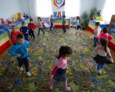 Просроченные товары и фекалии грызунов: "меню" детсада шокировало Украину
