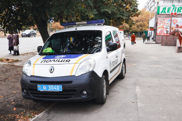 "Втомилася від вічного болю": у Києві мати стрибнула з вікна на очах у сина