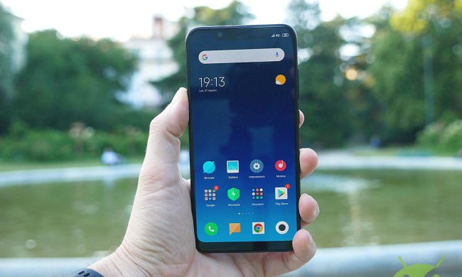 iPhone X на мінімалках: в мережу просочилися фото нового смартфона від Xiaomi