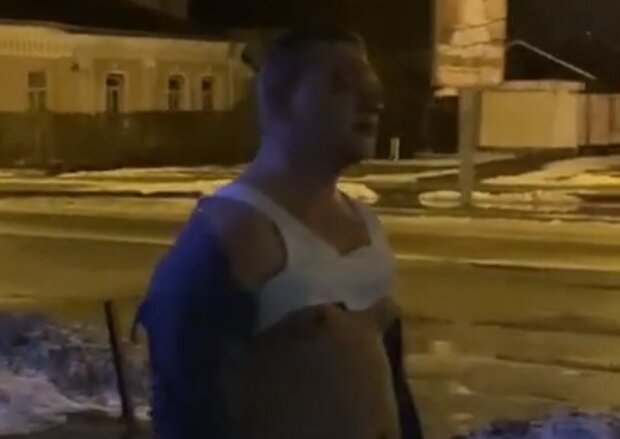 Слідчий побив жінку на Житомирщині, кадр з відео