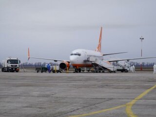 Самолет из Уханя, Главред