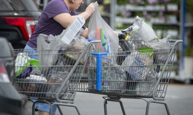 Больше никаких пластиковых пакетов: в Украине приняли новый законопроект, что нужно знать