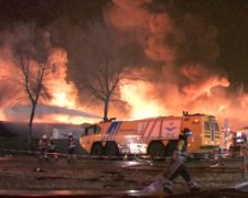 Найбільше хімвиробництво Європи охопив вогонь: моторошні кадри
