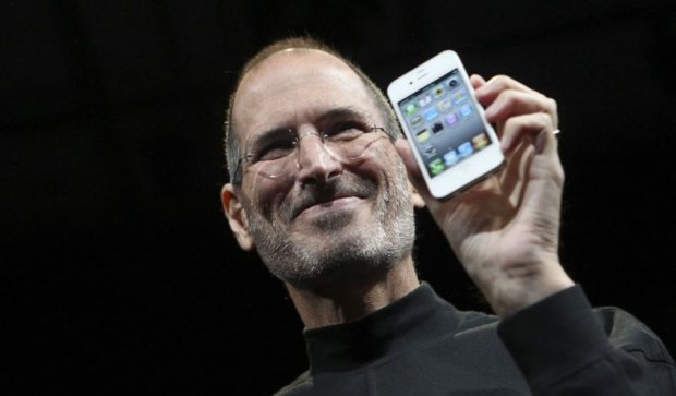 Пора на свалку: Apple отрекся от "четверки"