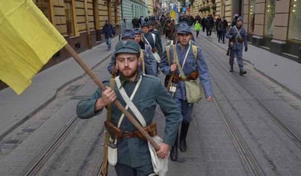 Військові і лицарі пройшли маршем вулицями Львова (фото)
