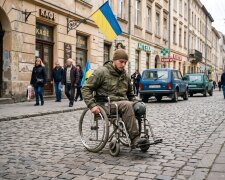 ветеран колісне крісло Львів бруківка безбар'єрність