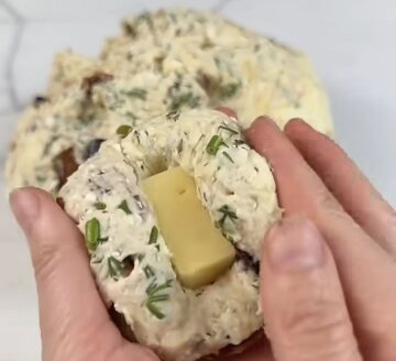 Сырные булочки с оливками, вялеными помидорами и зеленью: фото скрин рецепта