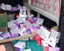 Українець намагався вивезти цигарки з території бойовиків (фото)
