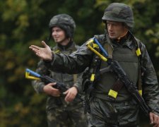 Бійці АТО влаштували в дитячому будинку Маріуполя ляльковий театр