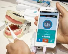 Парень поплатился за кусание iPhone: видео