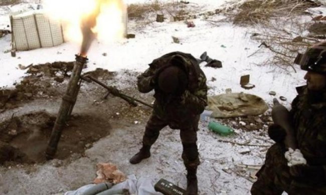Боевики бомбили украинские позиции из танков и минометов