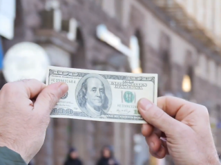 Курс доллара. Фото: скрин youtube