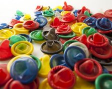 В Украине задержали серийного глотателя презервативов