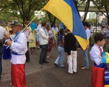 Вишиванки і каравай: в Японії відсвяткували незалежність України (фото)
