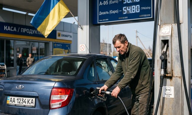 АЗС бензин Е10 заправка пальне