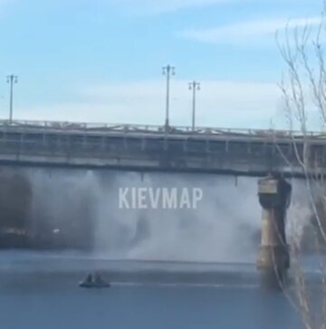 НП на мосту Патона в Києві, скріншот відео Kievmap