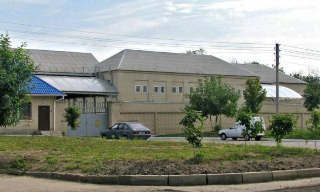 Наркотики у згущеному молоці: життя ув'язнених у харківському СІЗО намагалися "підсолодити" жалісливі родичі