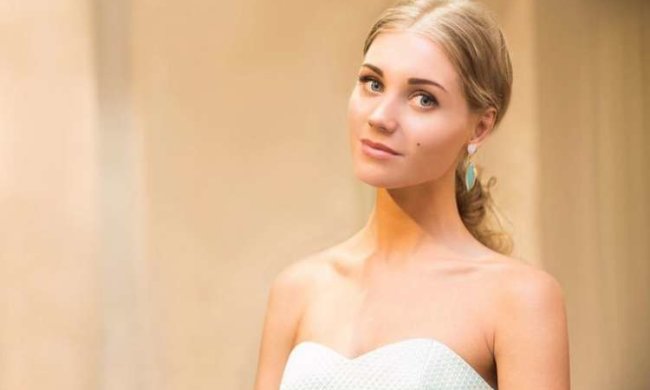 Гола зірка "Інтернів" звернулася до шанувальників: знайдіть 8 відмінностей