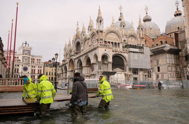 Жертвы увеличиваются с каждым часом: смертносная стихия в Италии продолжает набирать обороты