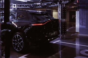 Aston Martin DBX, скриншот: YouTube